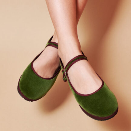 GREEN