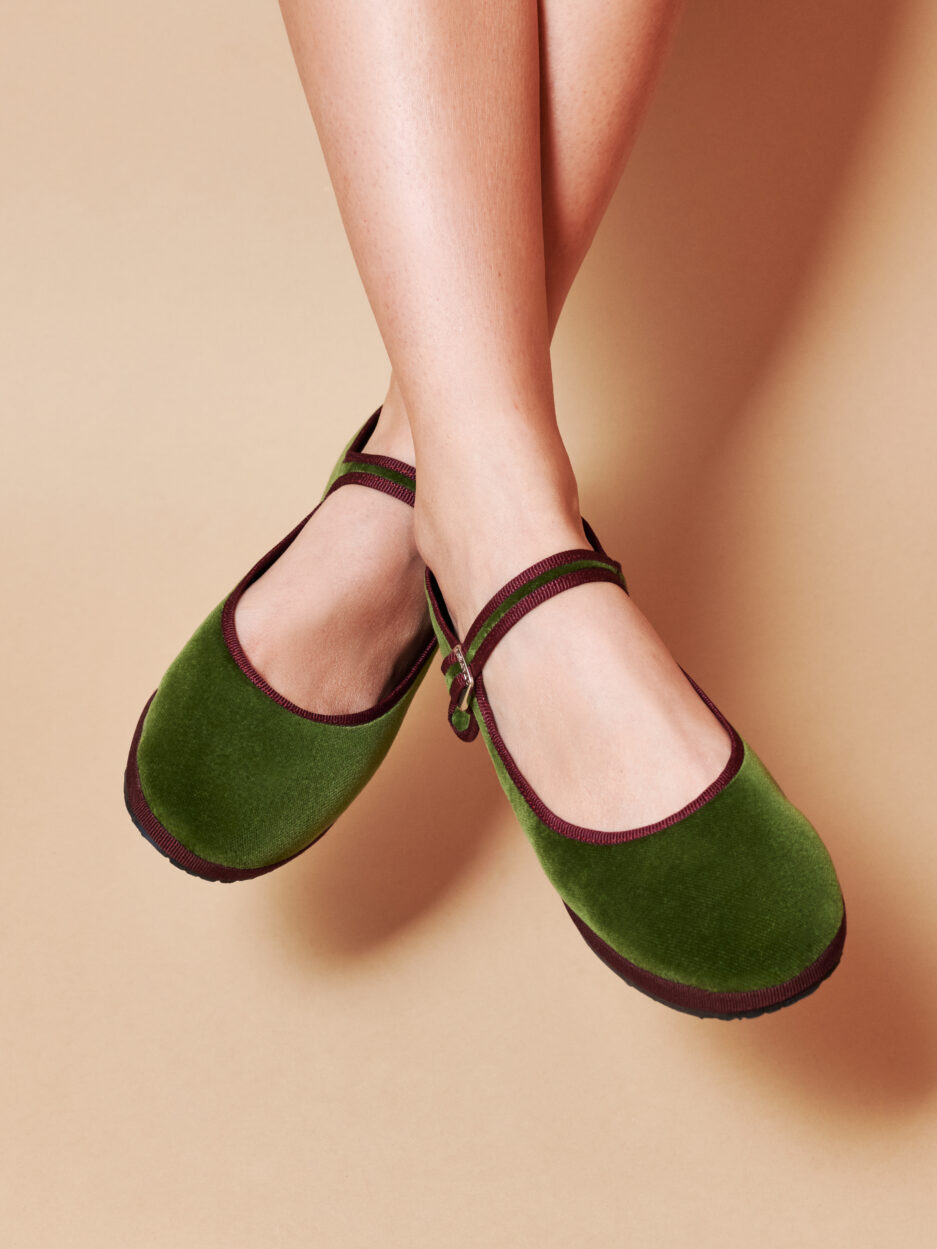 GREEN